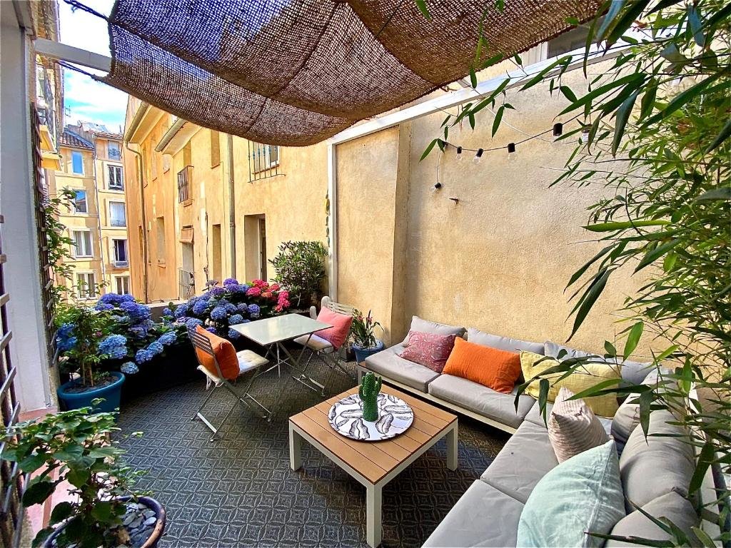 Апартаменты Appartement luxe terrasse climatisation centre d Aix