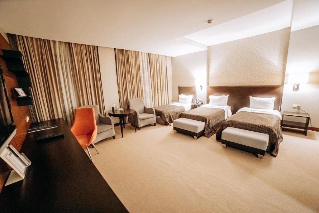 Superior Triple room Point Hotel Baku