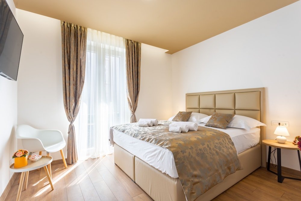 Deluxe Double room with balcony Luxury Rooms Fetivi