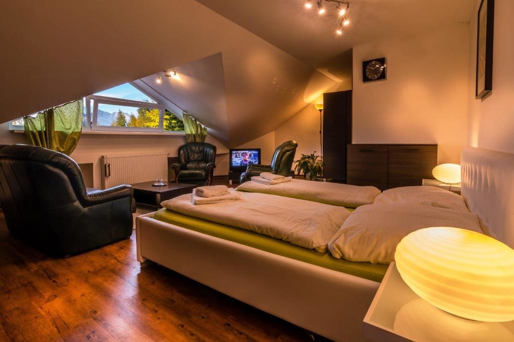 1 Bedroom Suite with balcony Penzion Raimund