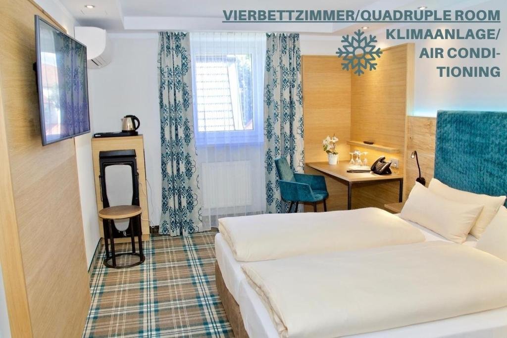 Standard Quadruple room Hotel Zur Post