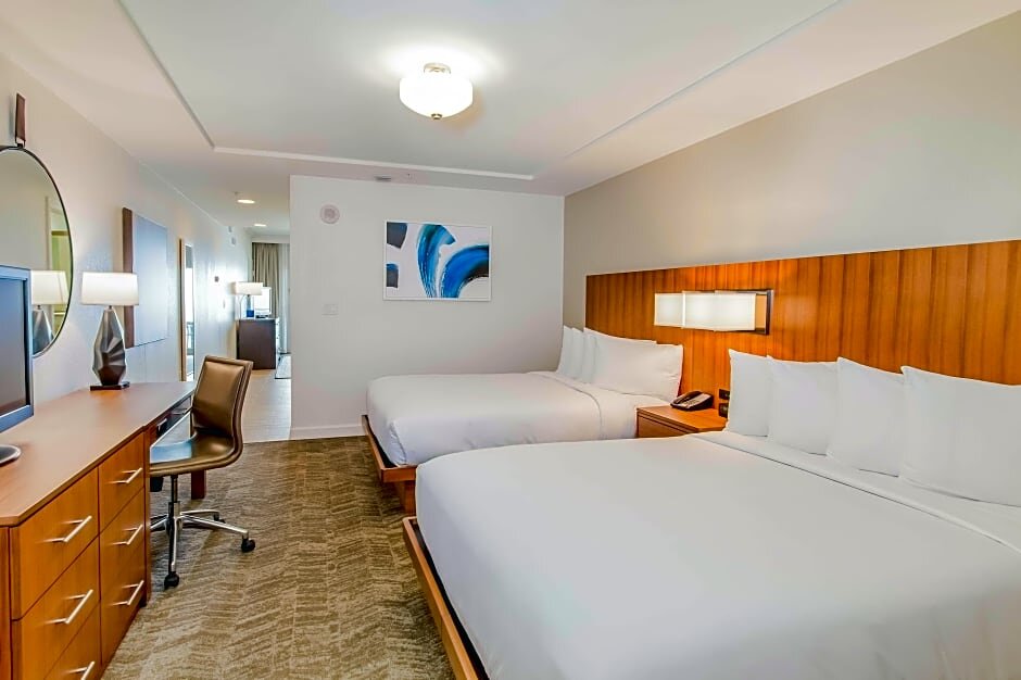 Standard Quadruple room with pool view Hilton Pensacola Beach