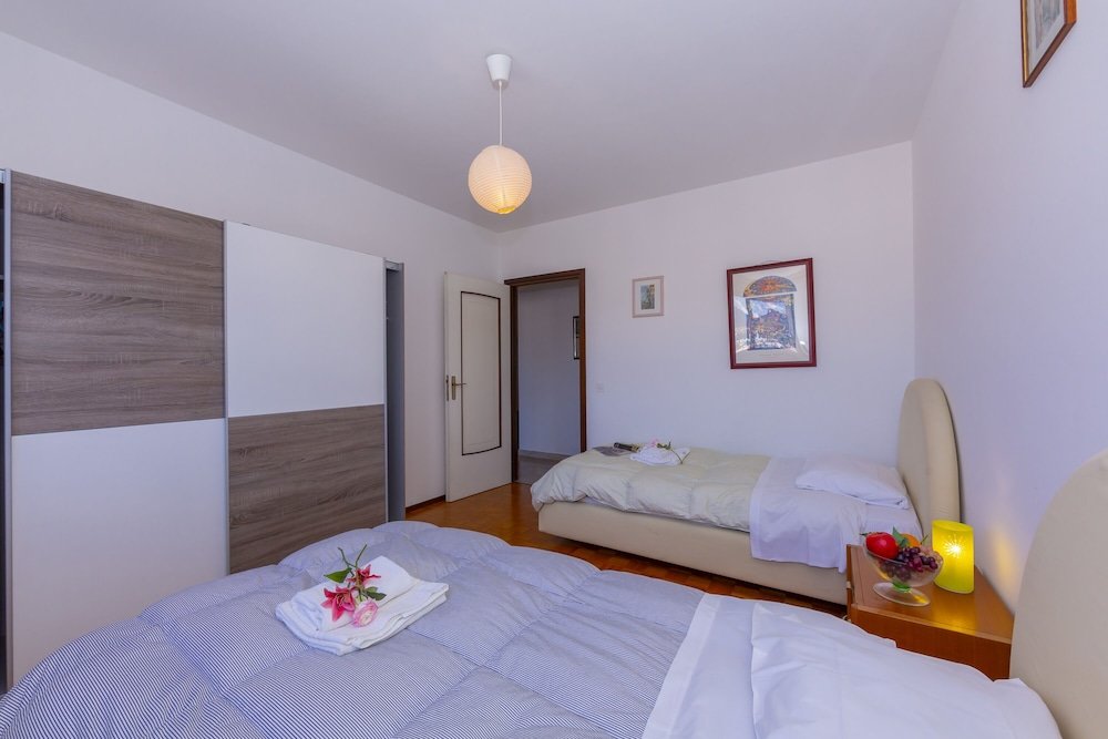 2 Bedrooms Family Apartment with balcony Casa Taddei
