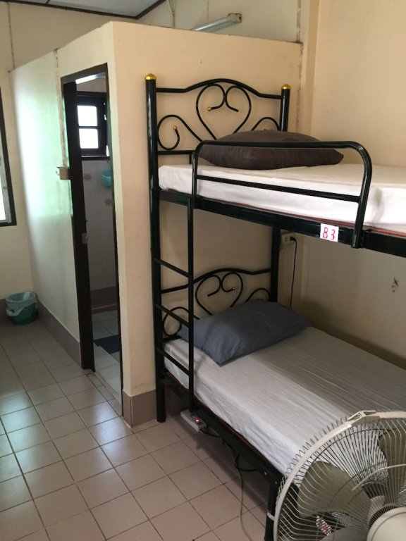 Кровать в общем номере Landscape Hostel