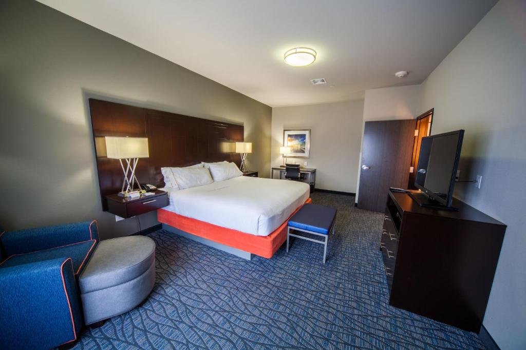 Люкс с 2 комнатами Holiday inn Express & Suites Oklahoma City Southeast, an IHG Hotel
