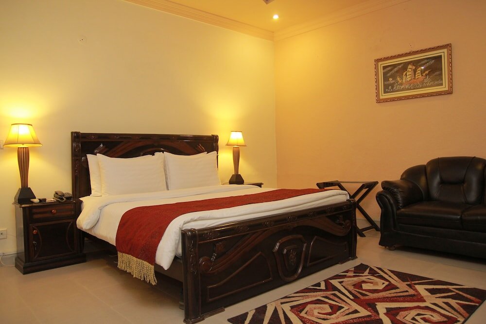 Номер Deluxe Hotel One Lalazar Multan