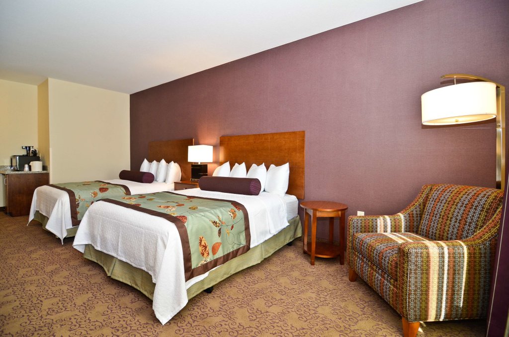 Standard Double room Best Western Plus Carousel Inn & Suites Burlington