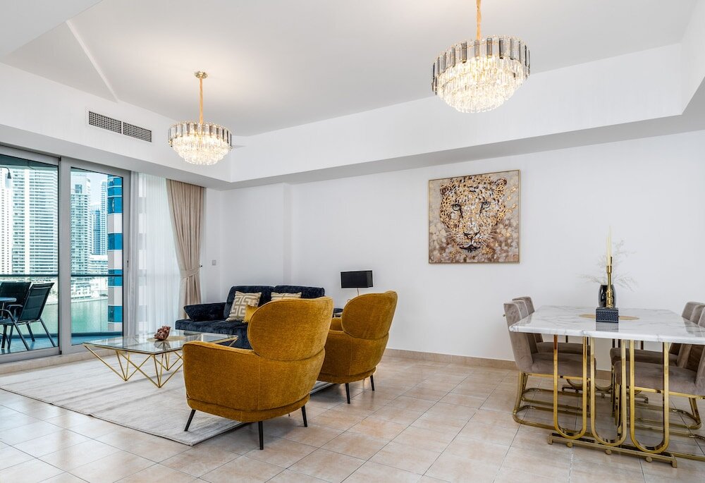 Deluxe Apartment Maison Privee - Sleek Apt with Dubai Marina Vws & Premium Facilities