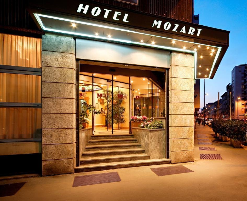 Полулюкс Hotel Mozart