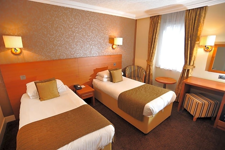 Standard room Golden Lion Hotel