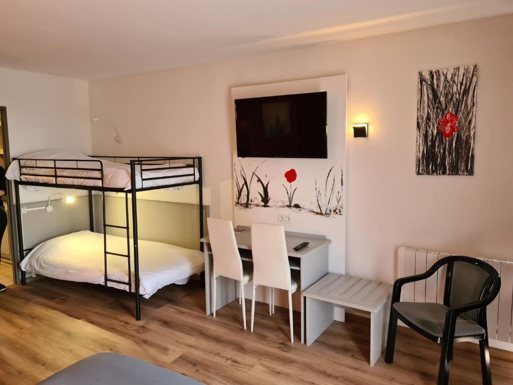 Standard Familie Zimmer INTER-HOTEL Salers Le Gerfaut