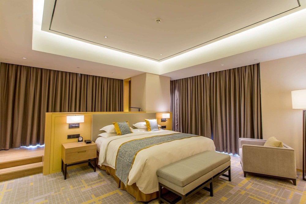 Deluxe Suite Howard Johnson by Wyndham Glory Plaza ChengHai