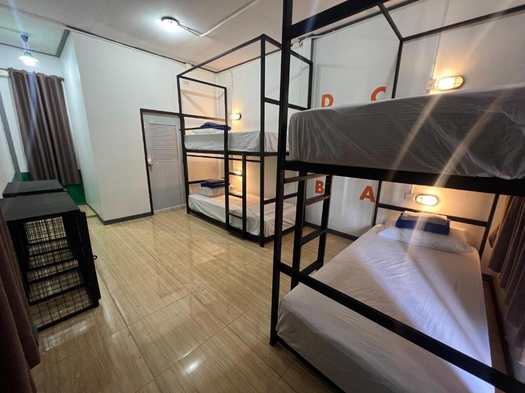 Кровать в общем номере Revolution Hostel Pai