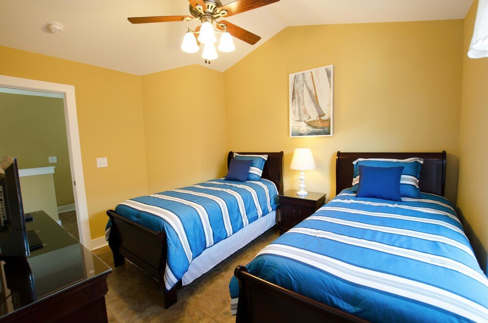 Коттедж Comfort South Beach Cottages 4 bedroom By Affordable Large Properties