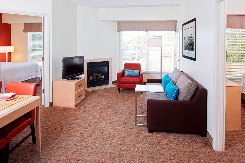 2 Bedrooms Suite with pool view Residence Inn