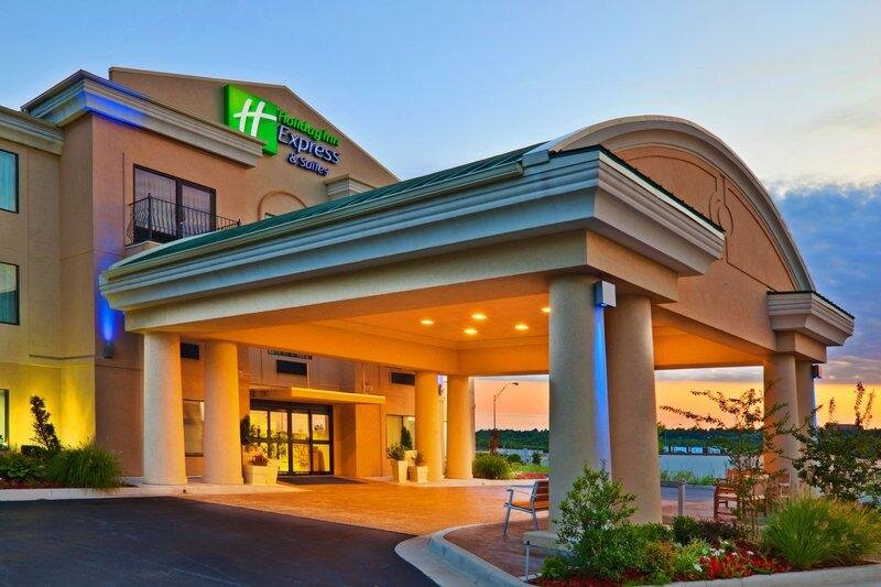 Suite with balcony Holiday Inn Express Hotel & Suites Muskogee, an IHG Hotel