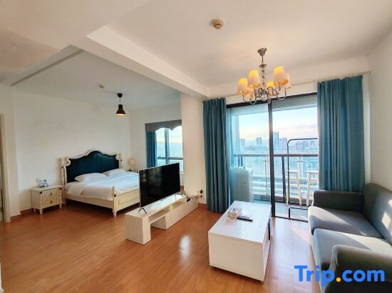 Люкс Deluxe 35 Art Apartment Hotel, Central Huamao Town, Huizhou