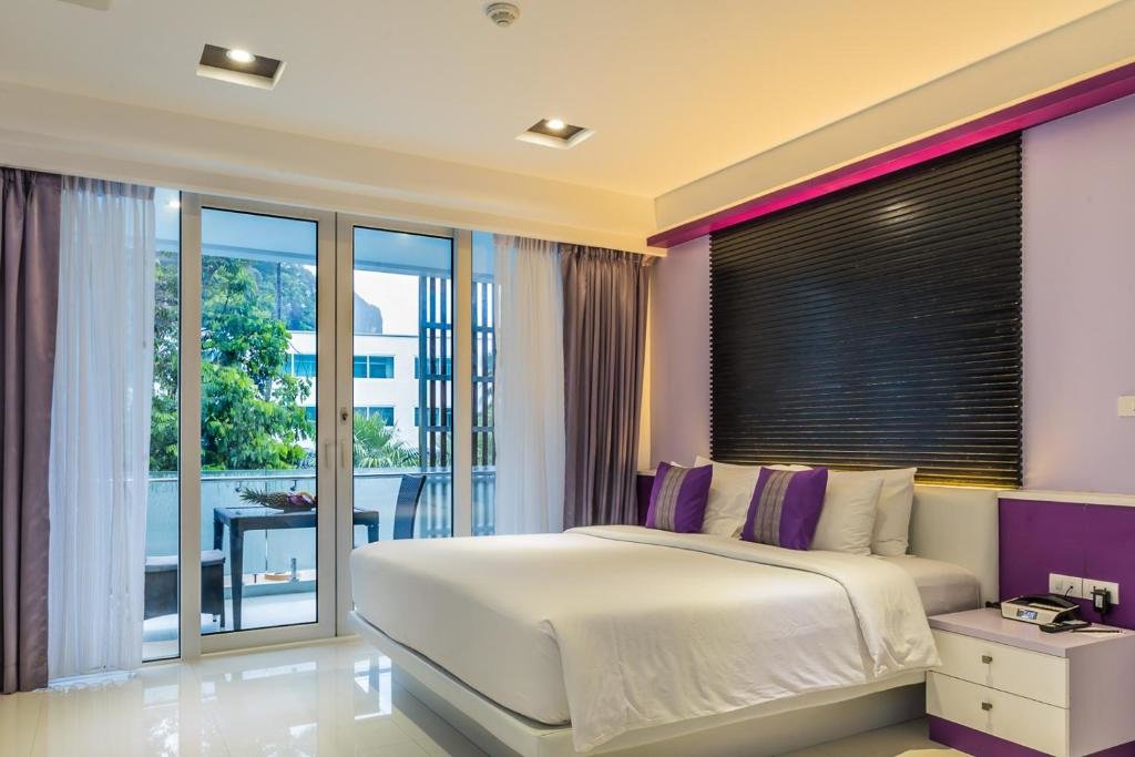 Deluxe Double room with pool view The L Resort