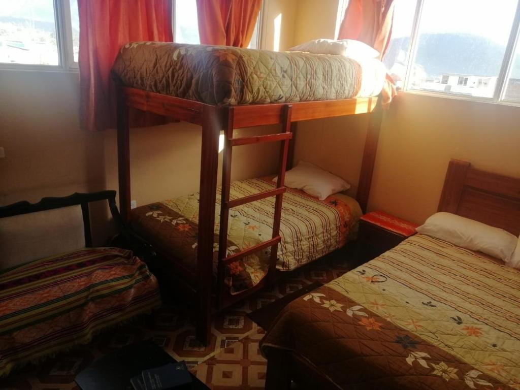 Кровать в общем номере Hostal Otavalos Inn-Hostel