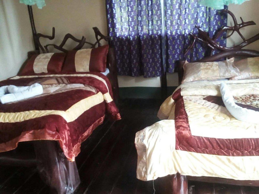 Standard Doppel Zimmer mit Balkon Ruhija Community Rest Camp