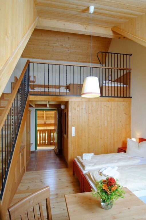 Четырёхместный номер Comfort с балконом JUFA Hotel Tieschen