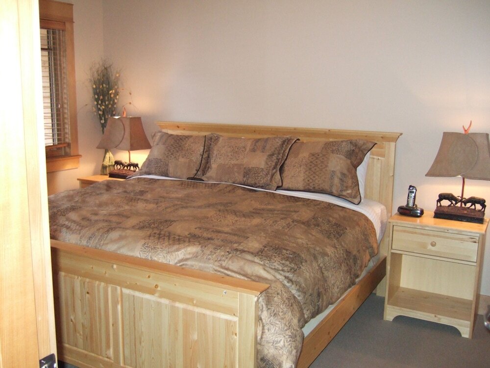 2 Bedrooms Standard room Red Mountain Village Condos