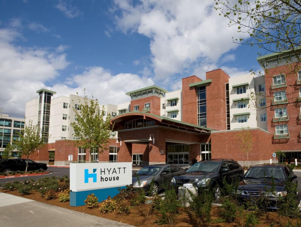 Четырёхместный номер Standard Hyatt House Seattle Bellevue