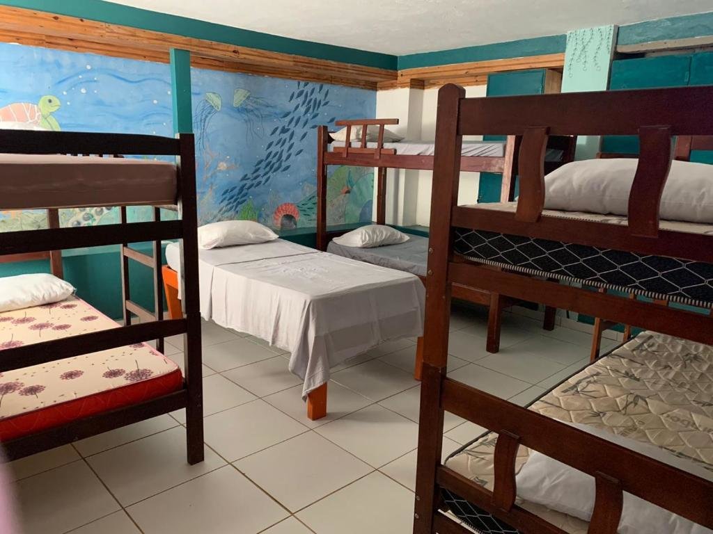 Кровать в общем номере Zicatela Beach Hostel