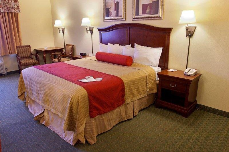 Кровать в общем номере Best Western Wakulla Inn & Suites