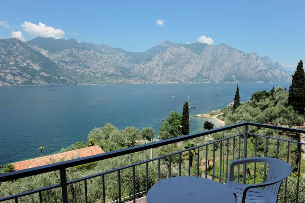 Standard Family room with lake view Hotel Da Tino