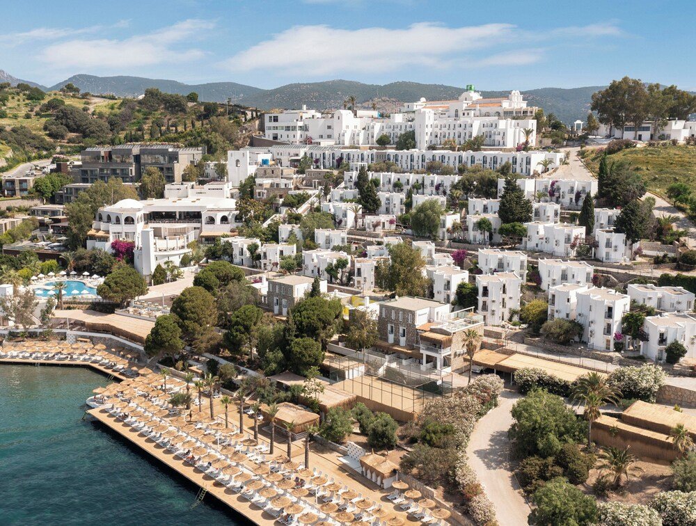 Holiday inn bodrum 5. Bodrum Bay Resort 5* (Бодрум). Holiday Inn Resort Bodrum Hotel 5*. Немецкая бухта Бодрум. Бодрум Холидей Резорт спа 5.