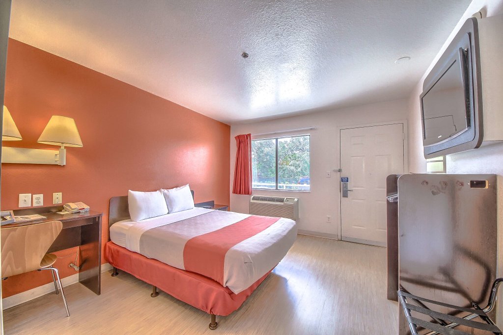 Standard Doppel Zimmer Motel 6 San Antonio, TX - Fiesta