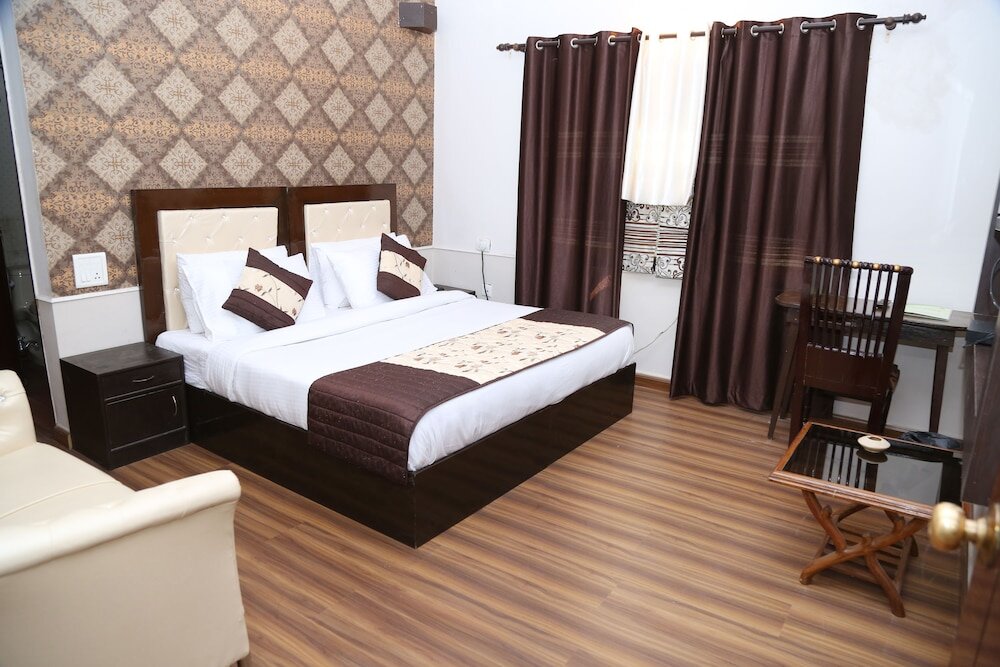 Deluxe Double room with view Pacific Inn Suryansh Hotel