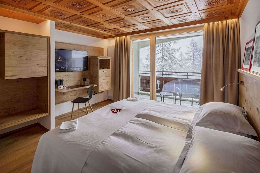 Двухместный номер Economy с балконом Swiss Alpine Hotel Allalin