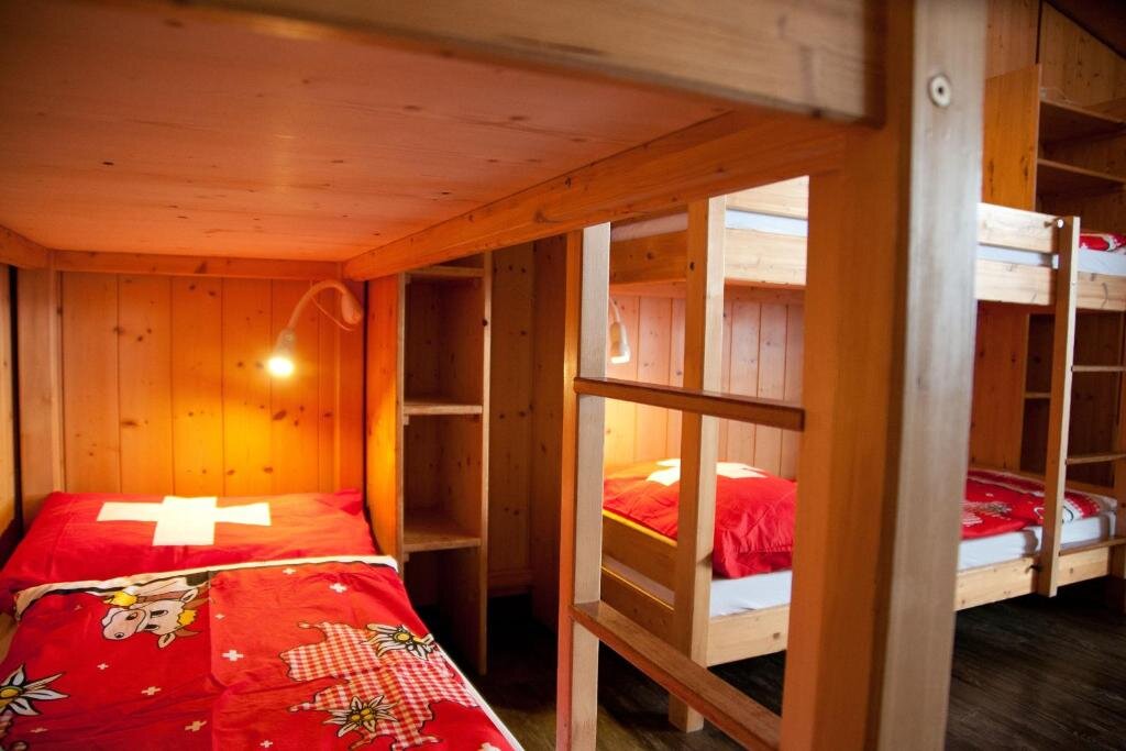 Кровать в общем номере Valley Hostel