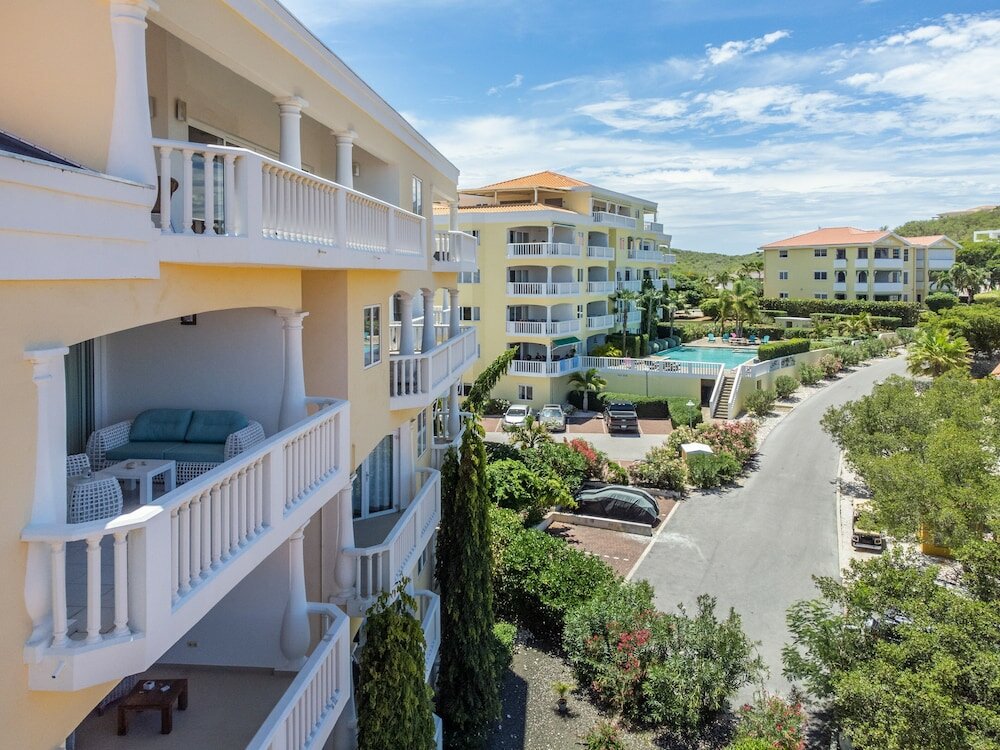 Апартаменты Deluxe c 1 комнатой с балконом и с видом на океан Blue Bay BEACH Villa 27 3-min beach-pool-golf