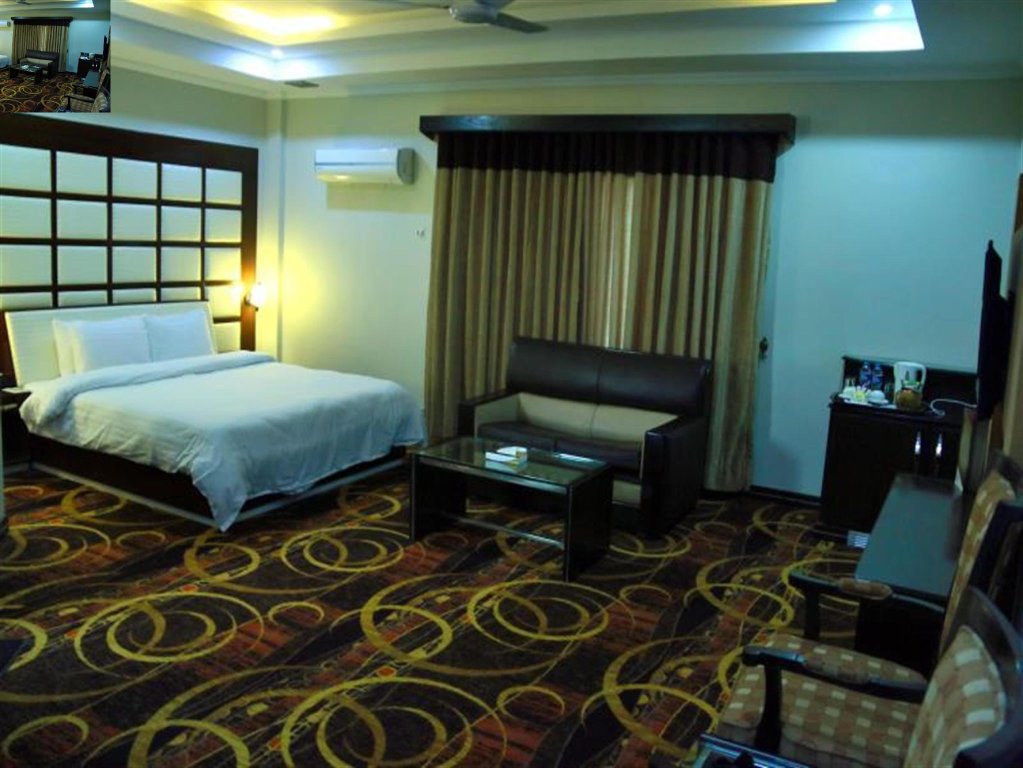 Camera Deluxe Hotel One Abbottabad
