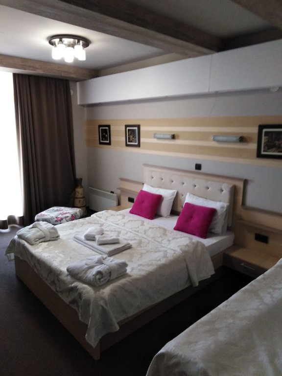 Deluxe Triple room with balcony Milmari resort-Kopaonik