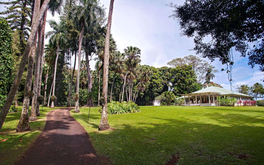 Кровать в общем номере с видом на сад Hana-Maui Resort, a Destination by Hyatt Residence