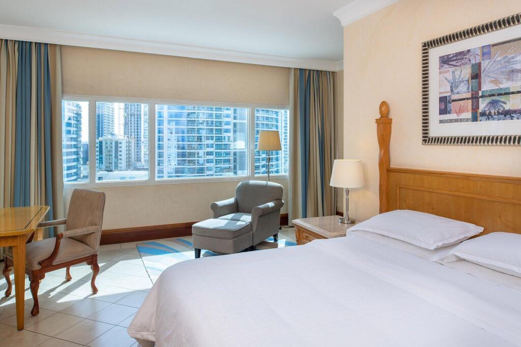 Двухместный номер с видом на JBR клубный Sheraton Jumeirah Beach Resort