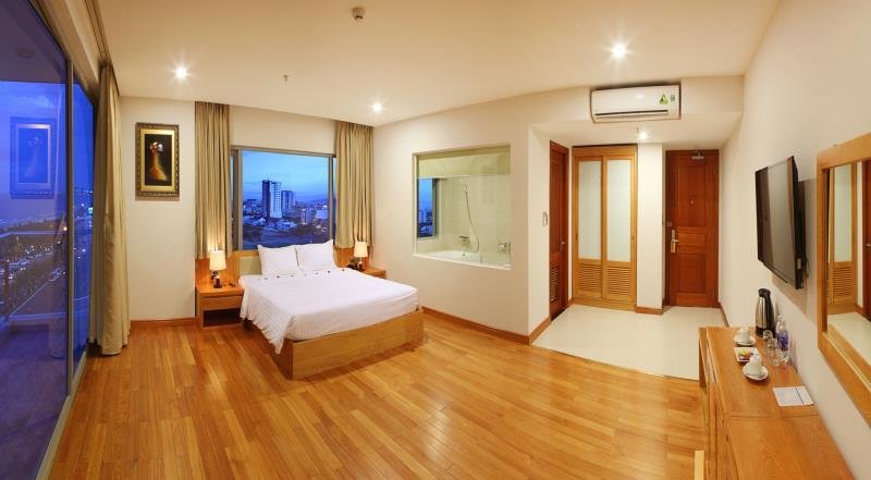 Люкс с красивым видом из окна Sekong Hotel Da Nang
