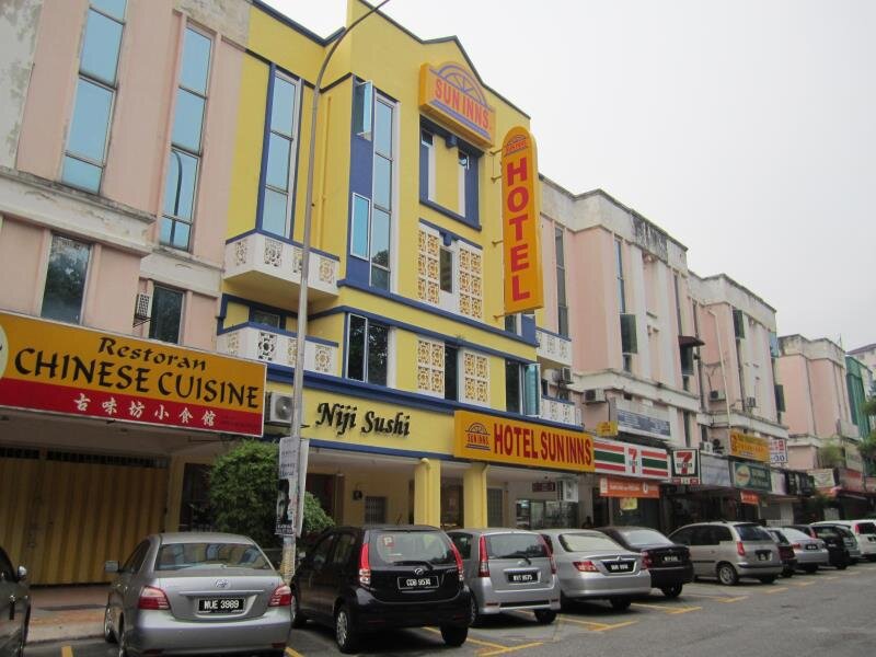 Кровать в общем номере Sun Inns Hotel Kepong near Hospital Sungai Buloh