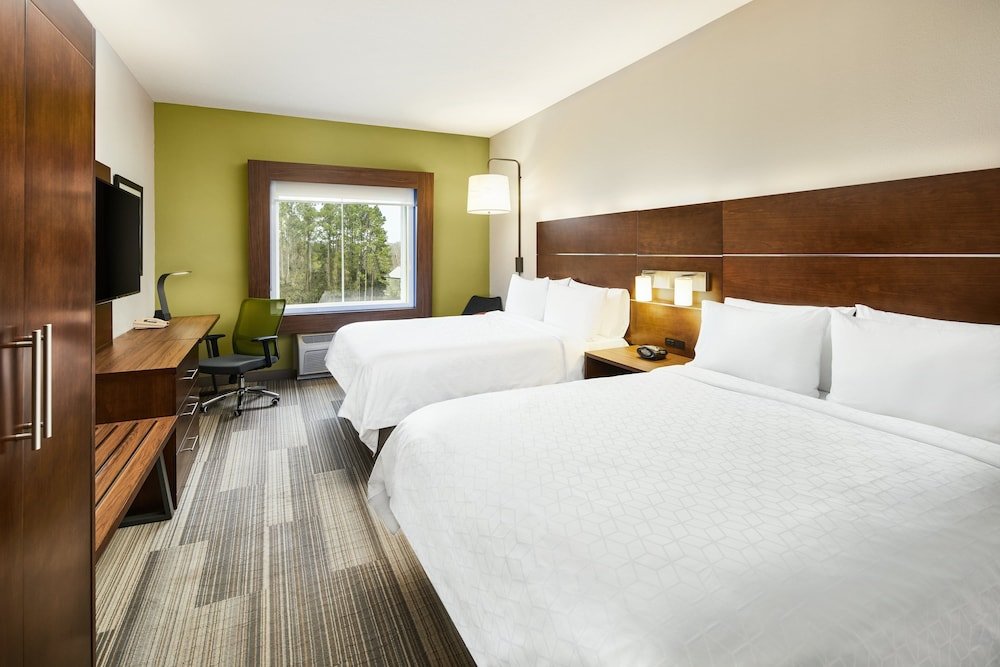 Четырёхместный номер Standard Holiday Inn Express Palatka Northwest, an IHG Hotel
