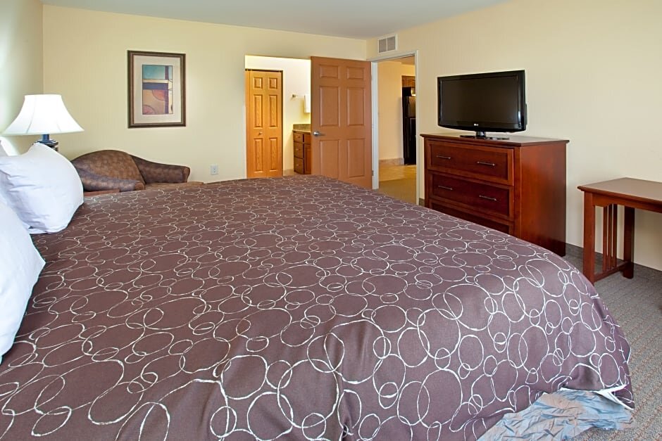 Номер Standard с 2 комнатами Staybridge Suites Elkhart North, an IHG Hotel