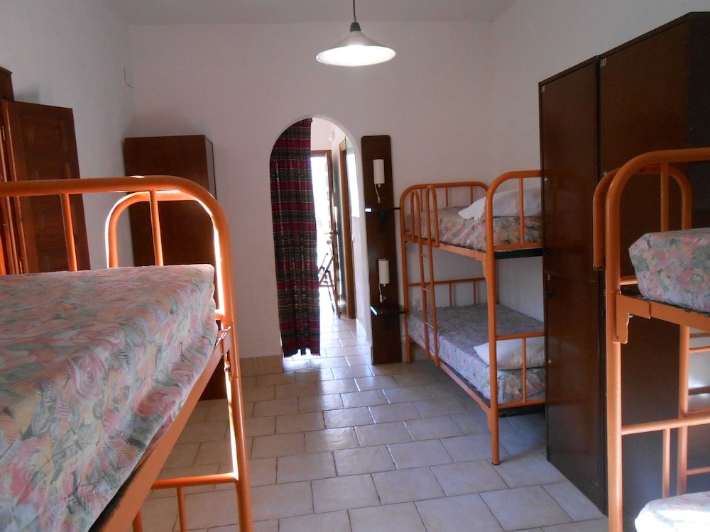 Кровать в общем номере Albergue Turistico Valle del Ambroz