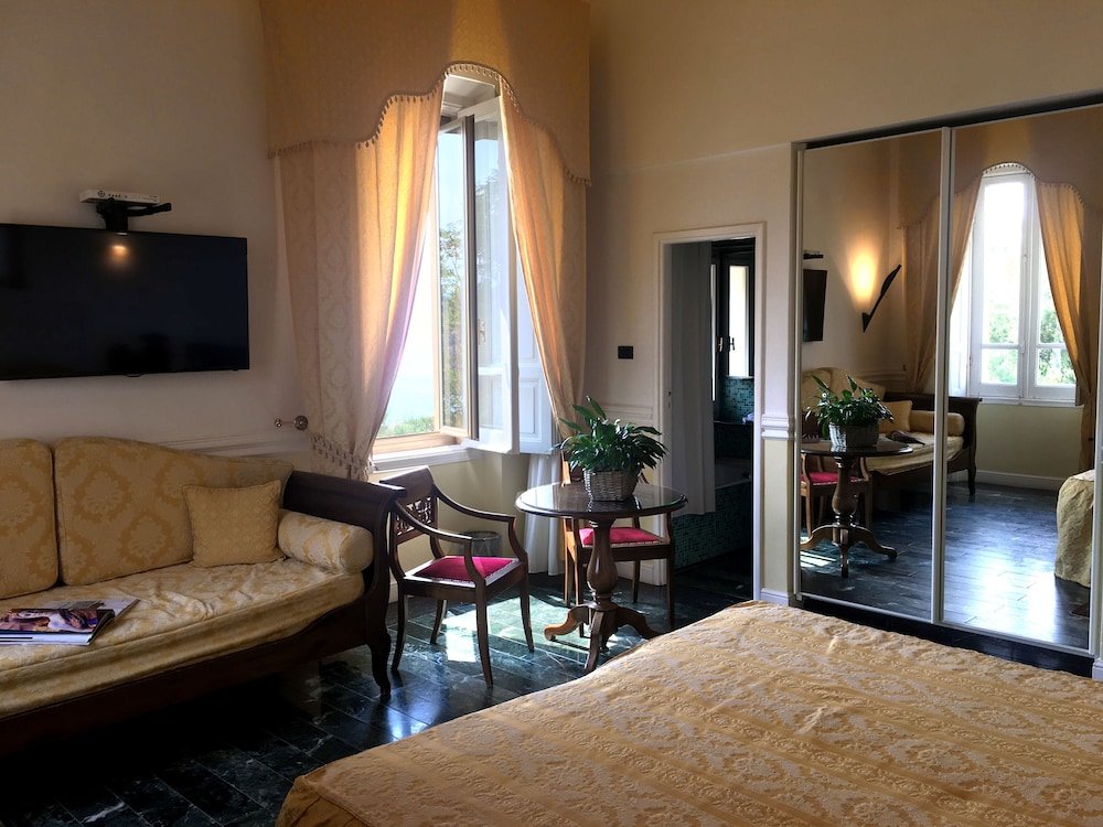 Standard Triple room with partial sea view Villa Las Tronas Hotel & SPA