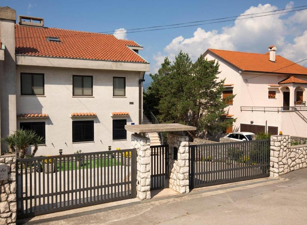Apartment Vrata Jadrana 1