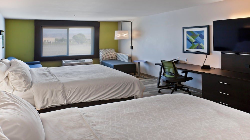 Четырёхместный люкс Holiday Inn Express & Suites - Green River, an IHG Hotel