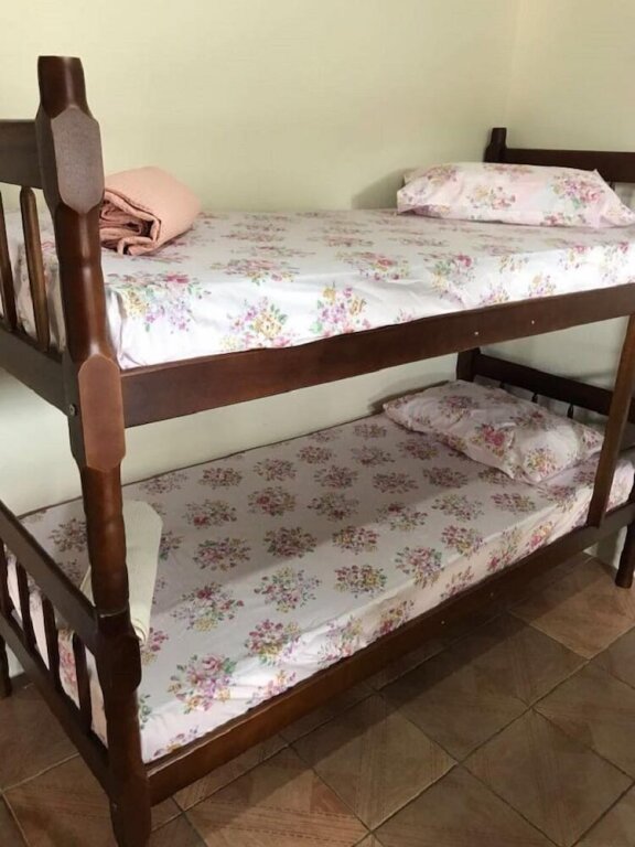 Кровать в общем номере Hostel Cidade das Flores 2
