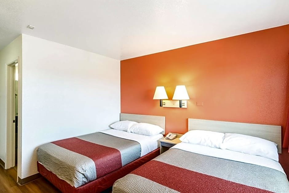 Deluxe Zimmer Motel 6-Redding, CA - Central